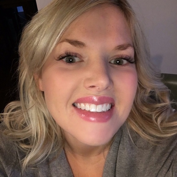 Meet your Posher, Allyson - Picture 2 of 2